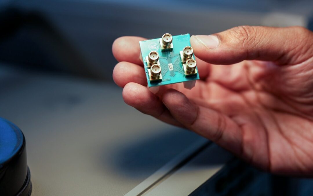 Researchers build world’s first “microwave brain” chip that can think like AI and talk like a radio — all at gigahertz speeds